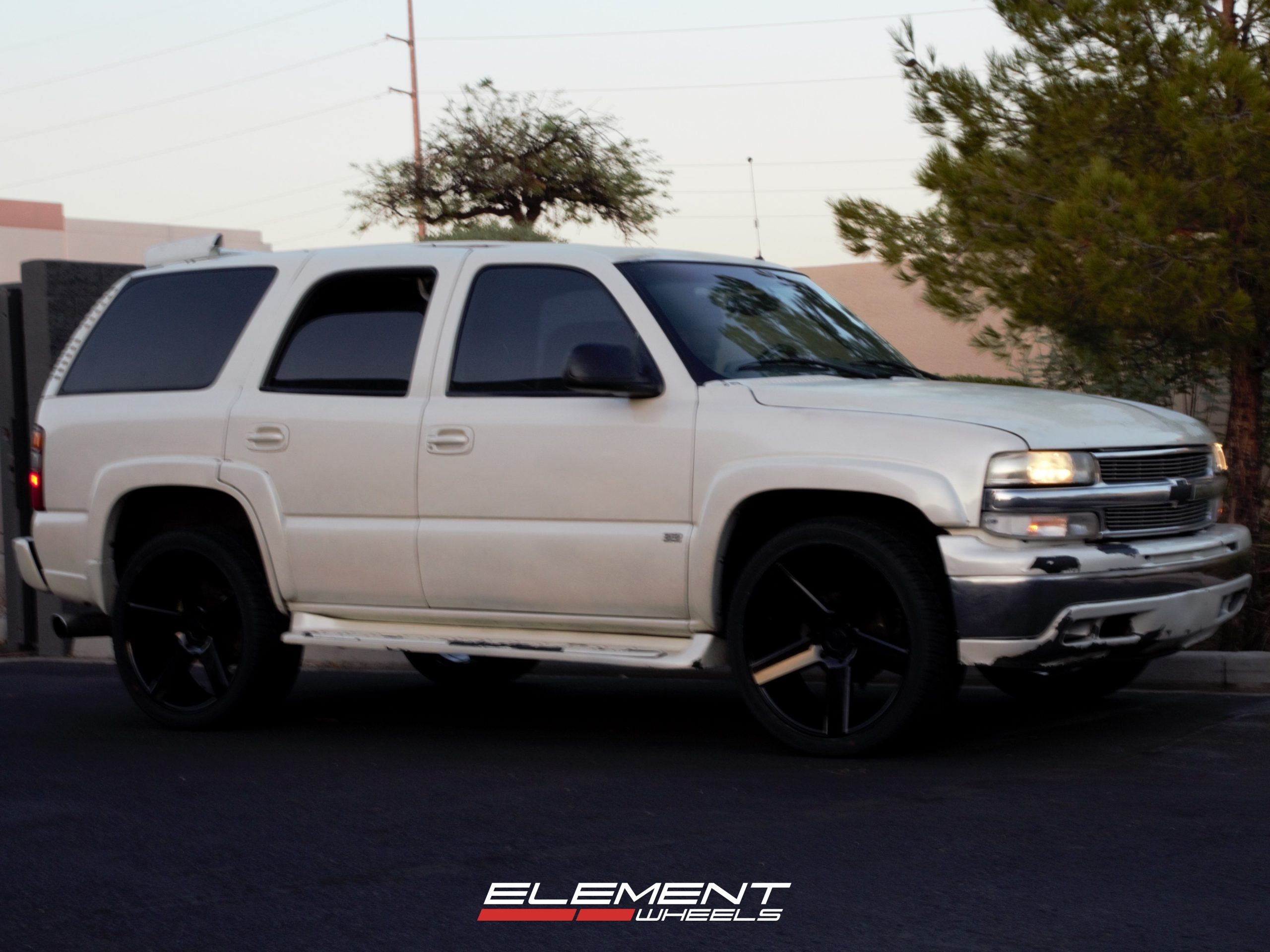 24 Inch DUB Baller Gloss Black S216 on a 2002 Chevrolet Tahoe