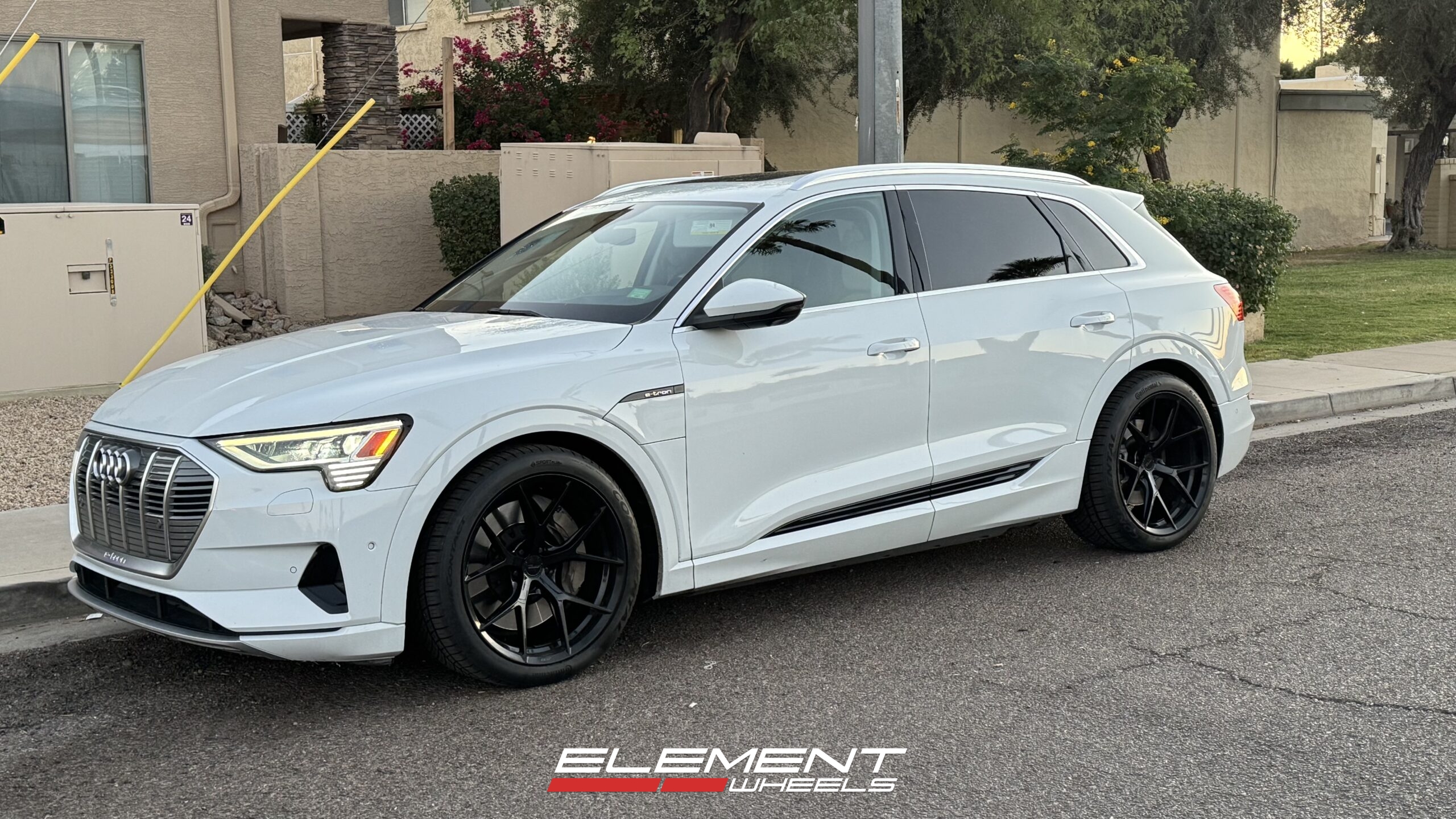 21 inch MRR FS06 in Gloss Black on a 2019 Audi E-Tron
