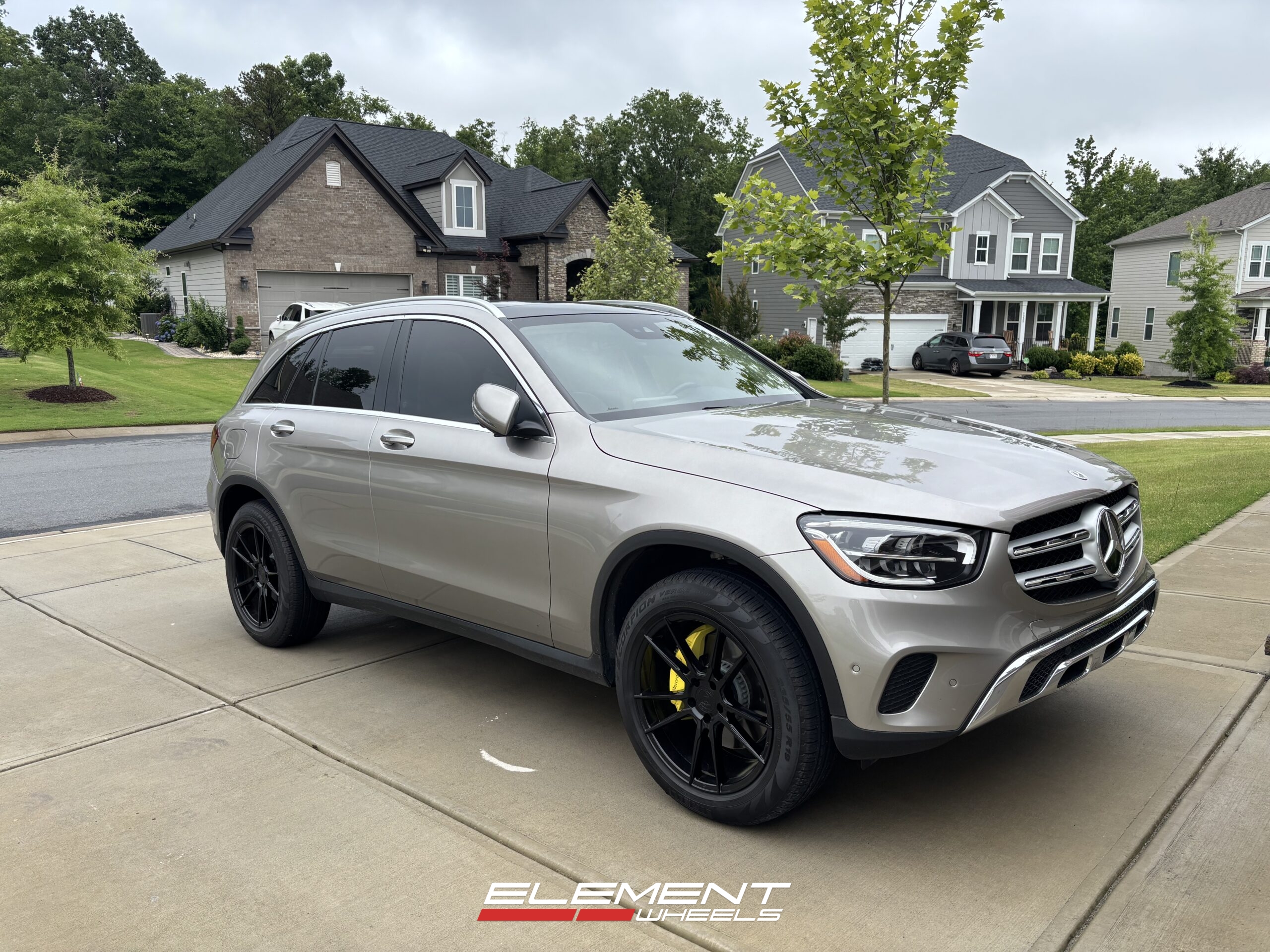 19 inch Dolce Performance Vain in Gloss Black on a 2022 Mercedes-Benz GLC 300