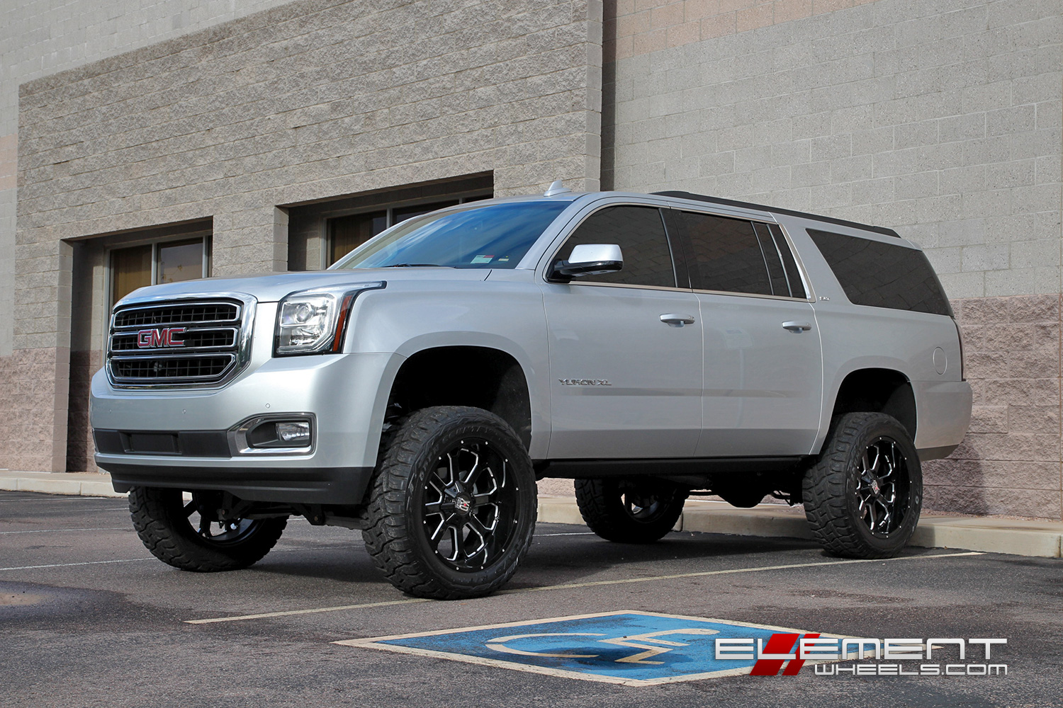 22 inch XD825 Black Milled on 2016 Yukon 6 inch lift w/ Specs